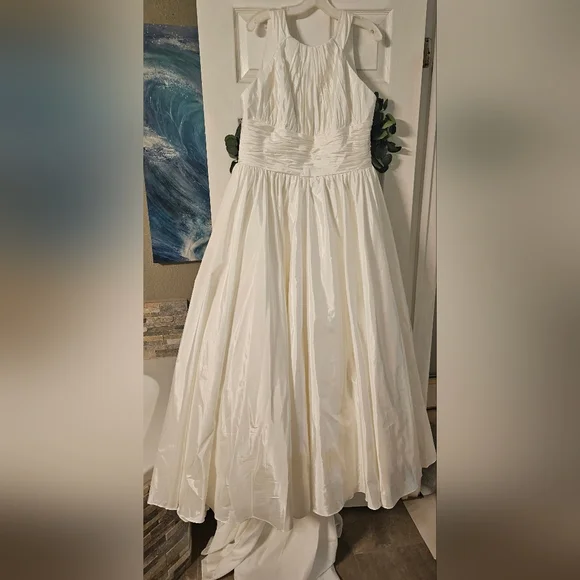 Ivory wedding dress - Picture 2 of 3